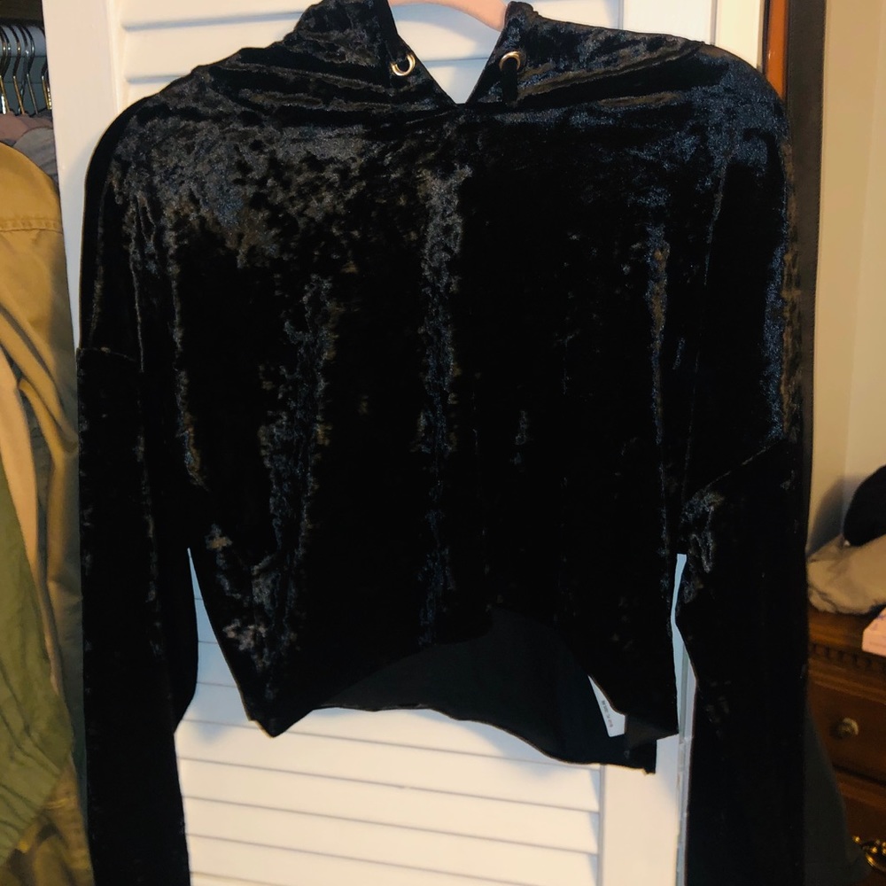 Black velvet cropped hoodie
